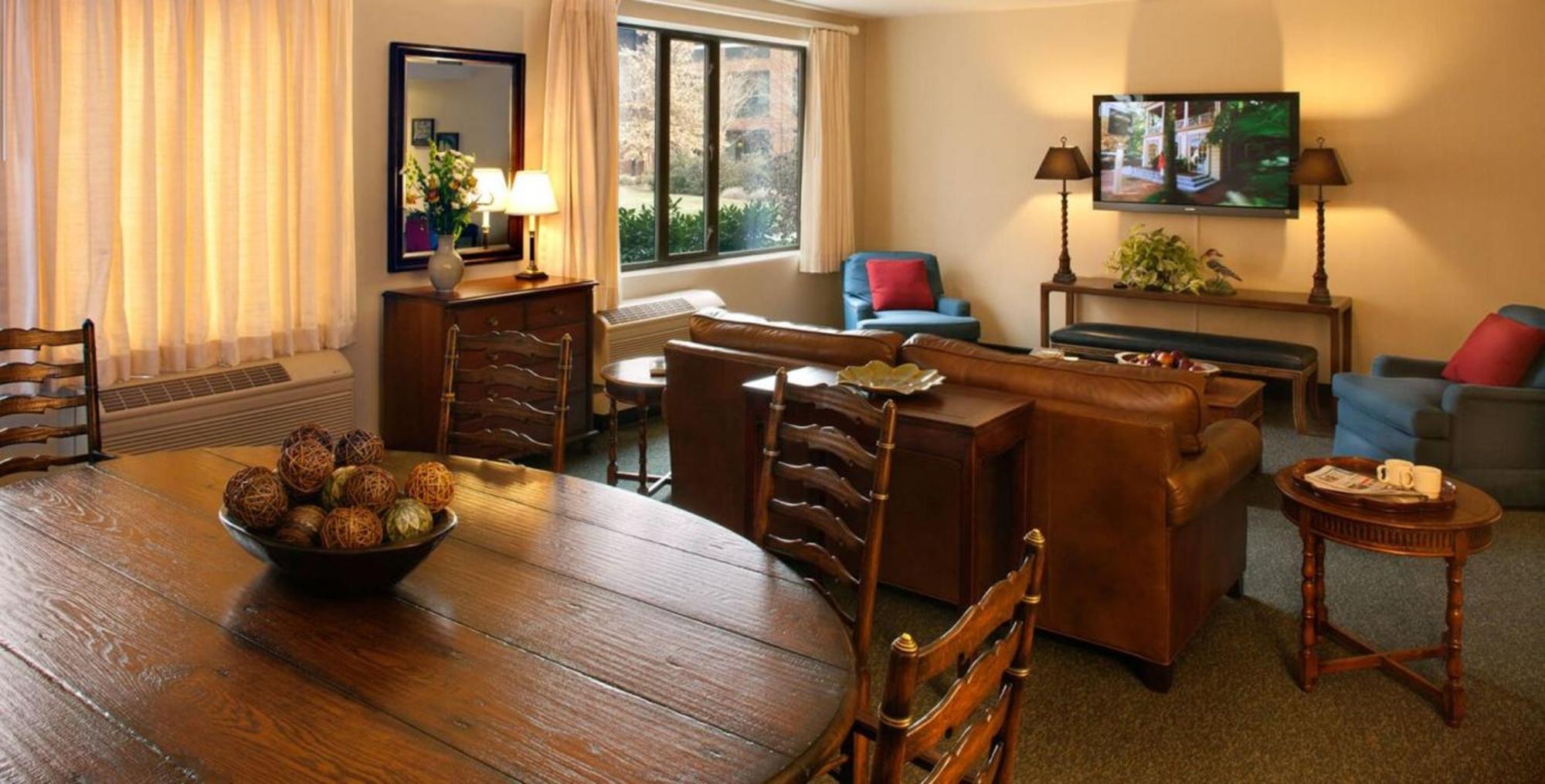 Woodlands & Suites, An Official Colonial