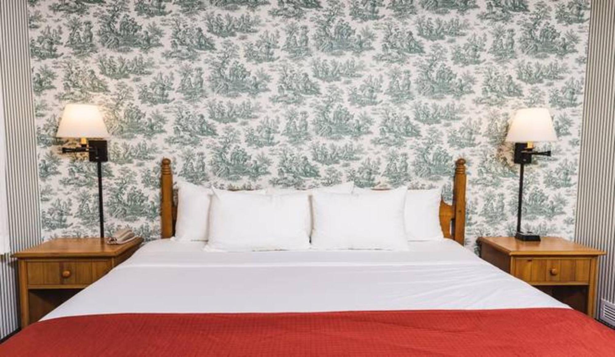 Hotel Woodlands & Suites, An Official Colonial