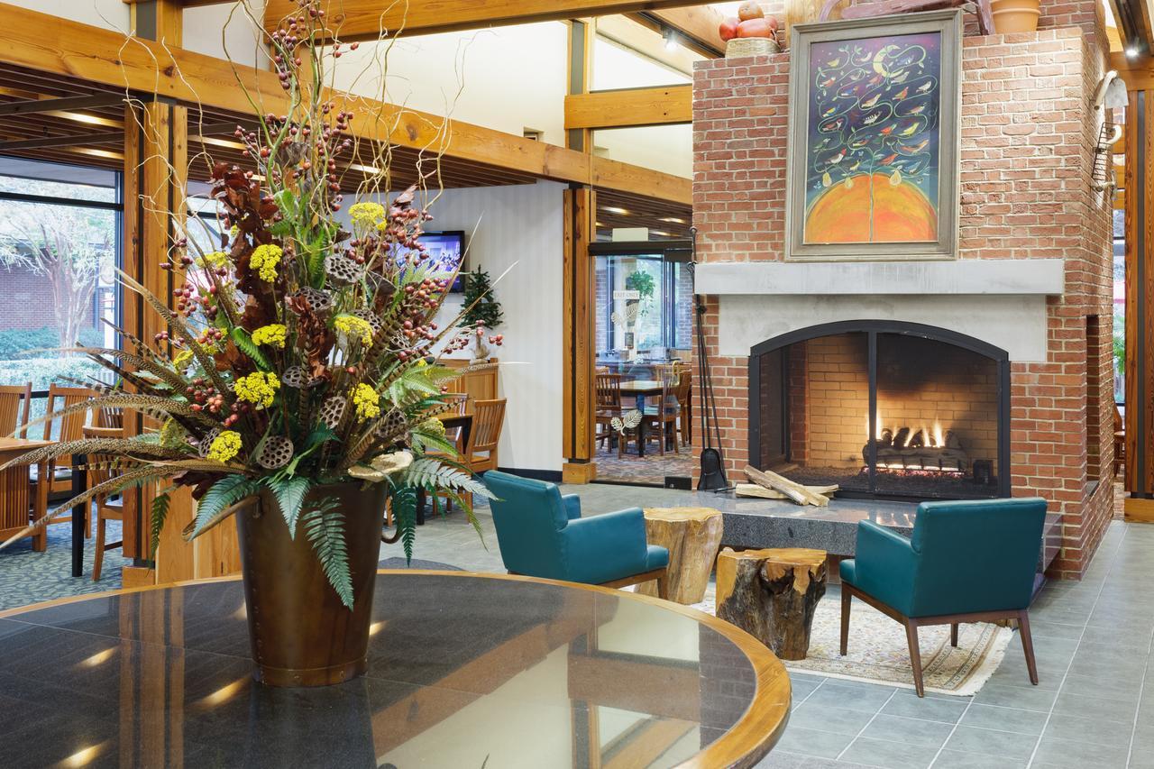 Woodlands & Suites, An Official Colonial