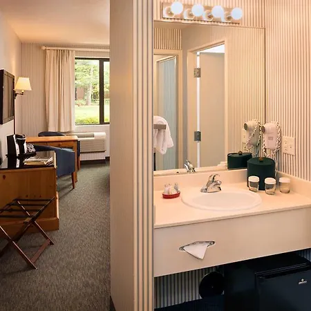 Williamsburg Woodlands Hotel & Suites, An Official Colonial Williamsburg Hotel 